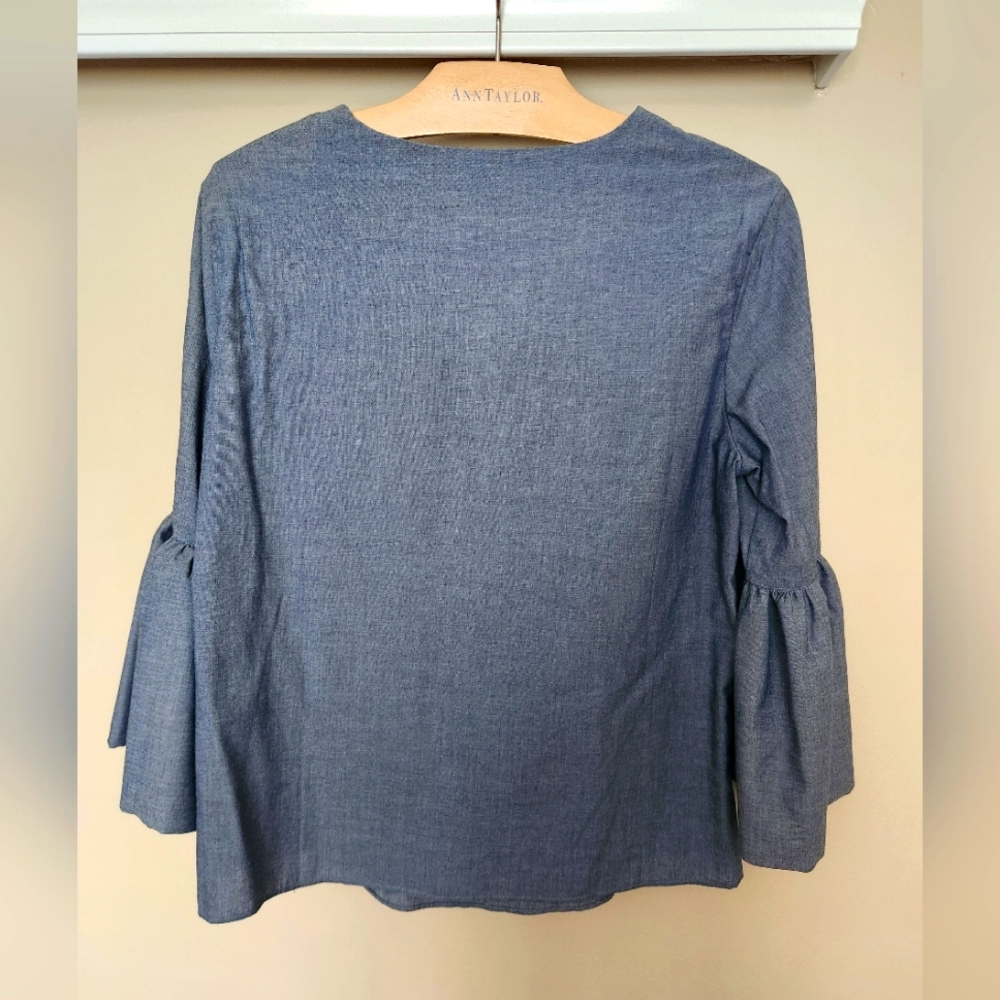 Banana Republic Cotton 3/4 Bell Sleeve V-Neck Blouse -CHAMBRAY -SMALL - Picture 2 of 8